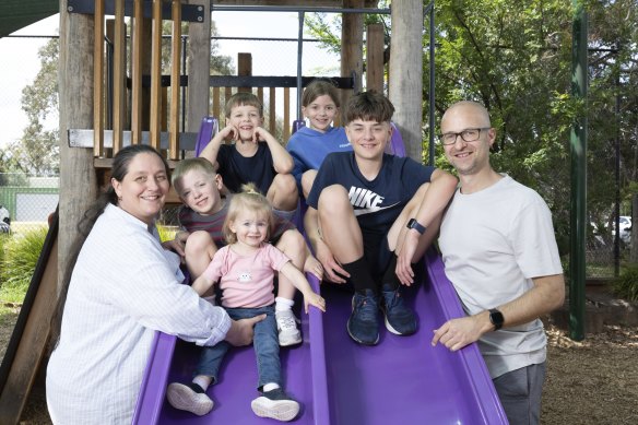 Amanda Murray-Alston, her husband Andrew George and their five kids, (from left) Benjamin 6, Thomas 8, Isabel, 10, and Oliver, 12, with Emilia, 2, in the front at their school, Ascot Vale Primary School, wher<em></em>e they spend time after school and on the weekends. 