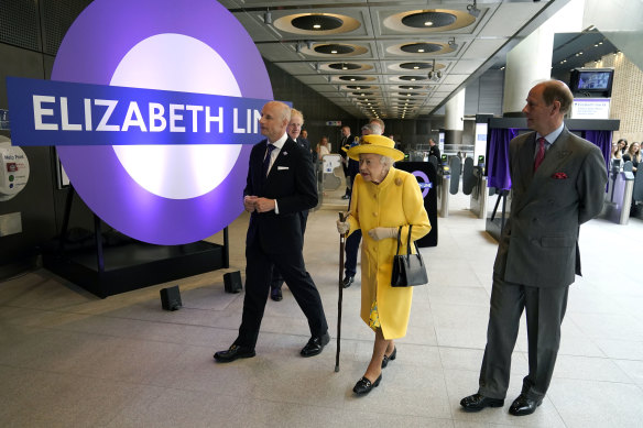 Andy Byford, then-Transport for London commissioner, Queen Elizabeth II and Prince Edward mark the completion of London’s Crossrail project at Paddington station in May 2022.