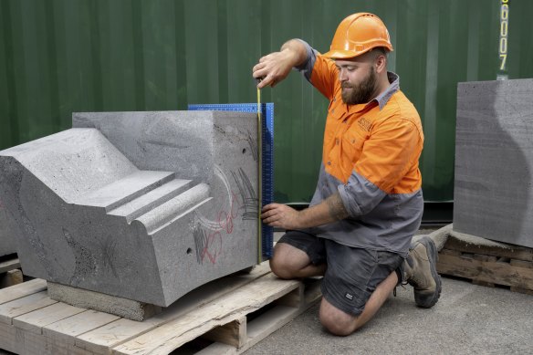 Stonemason Oli Clack and his team of seven will replace 150 tonne of stone across the bridge over three years.