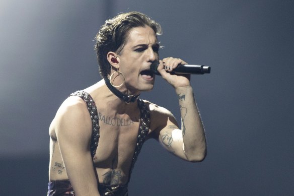 Damiano David performs with Maneskin at Eurovision.