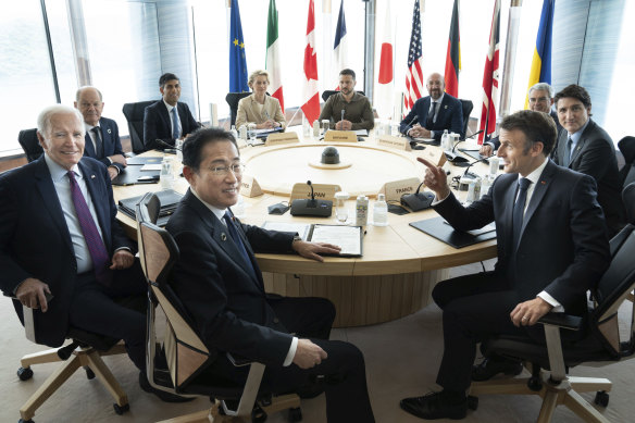 Ukrainian President Volodymyr Zelensky sits between the European Commission President Ursula von der Leyen and president of the EU Council Charles Michel with G7 leaders in Hiroshima.