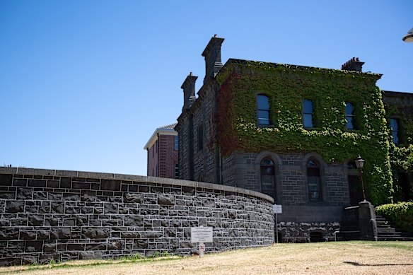 Victoria Barracks, tombado como patrimônio histórico, em St Kilda Road, Melbourne.