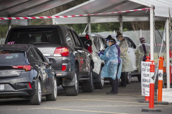 Cars queue at a pop-up COVID-19 testing clinic at Wantirna Trash and Treasure market on Thursday.