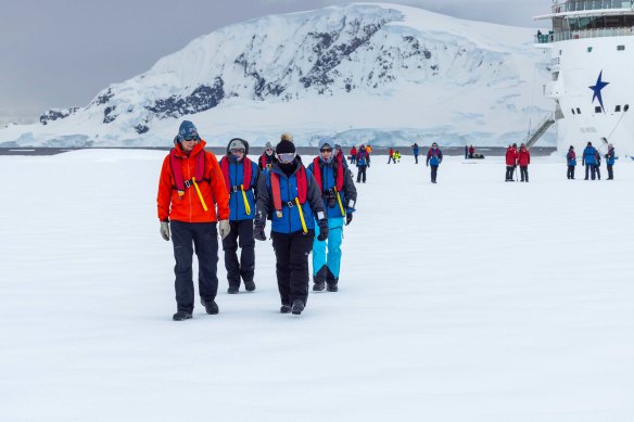 Adventurer and Aurora founder Greg Mortimer leads the ice trek.