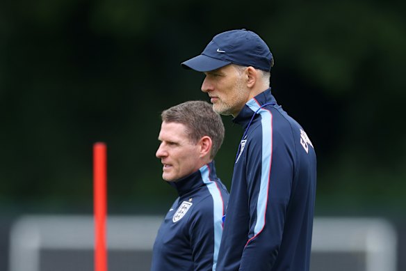 Anthony Barry (à esquerda) e o técnico Thomas Tuchel treinando no Kansas no início do torneio.