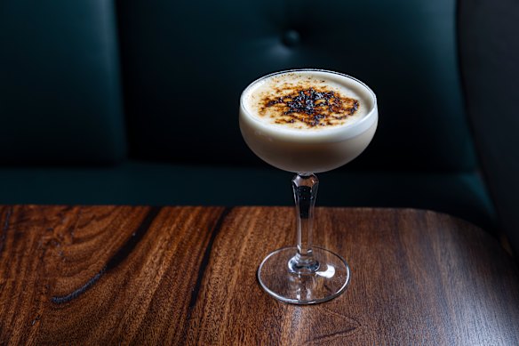 Baby Brulee cocktail with whisky, Baileys and vanilla.