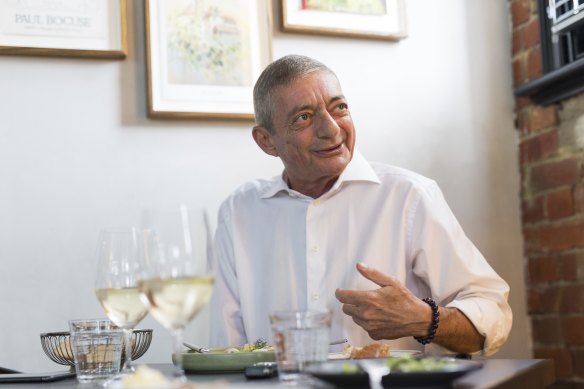 William Mora looks back on his baptism of fire in the restaurant business: “At 17 or 18, I had 35 staff.″⁣