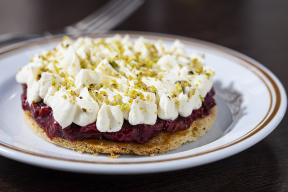 Cheesecake with Breton sable biscuit base.