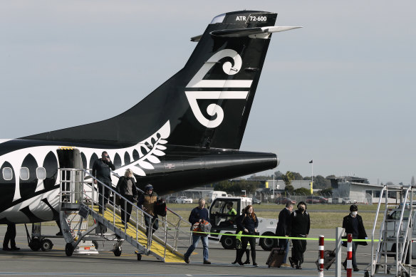 Returning New Zealanders must head straight to quarantine.