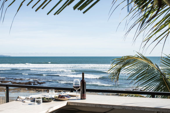 Skool Kitchen overlooking the surf at Batu Bolong beach.