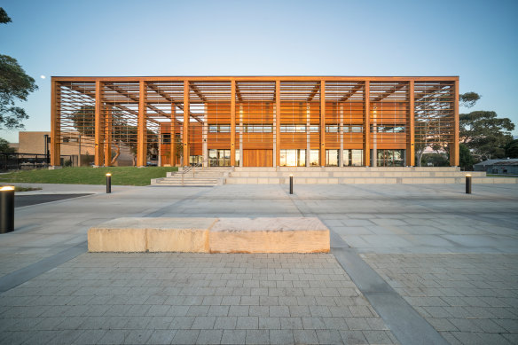 Given the campus is the ‘school in the trees’, FJMT Studio opted for a two-level timber building.