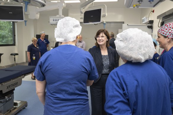 Victorian Health Minister Mary-Anne Thomas tours a new elective surgery theatre at the Alfred Centre in early 2023.