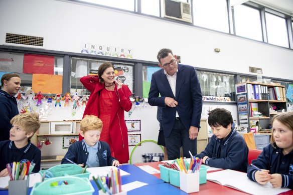 Kilkenny with former premier Daniel Andrews at Seaford North Primary School last year.