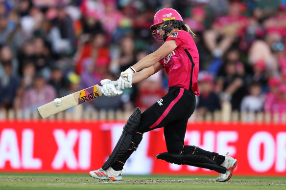 Ellyse Perry’s innings of 33 off 32 balls was unable to get the Sixers’ run chase back on track.