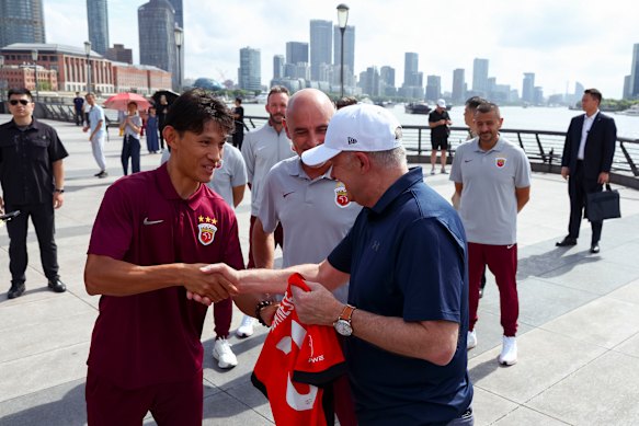 Prime Minister Anthony Albanese receiving a Shanghai Port FC soccer shirt.