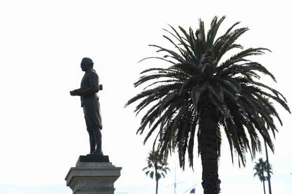 The Captain Cook statue in St Kilda's Catani Gardens is a replica of John Tweed's statue at West Whitby, Yorkshire.