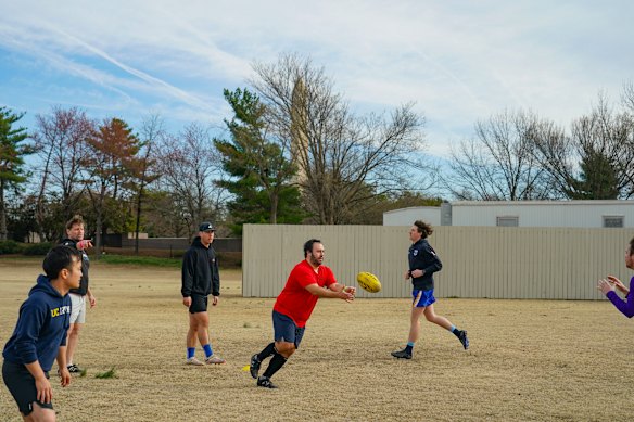 Jonathan Levy se apaixonou pelo futebol australiano há uma década, enquanto morava no Colorado.