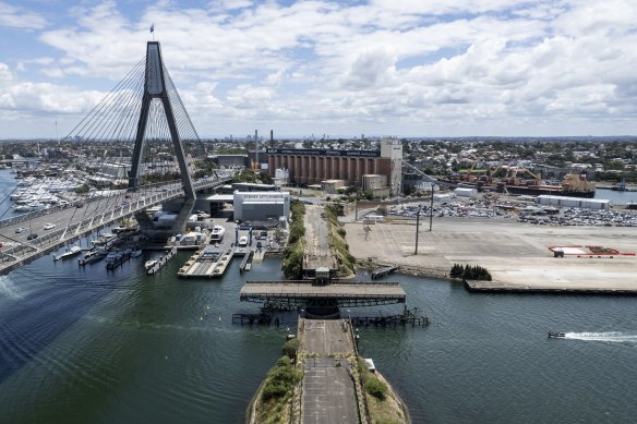 The Glebe Island Bridge would provide a critical connection between the largely industrial parts of Rozelle and Pyrmont, which the government wants to overhaul with offices and apartments.