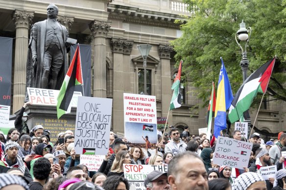 Thousands of people have gathered at the State Library in Melbourne’s CBD for a pro-Palestinian rally which marched to Parliament House.