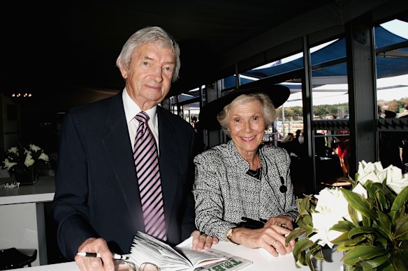 Richie and Daphne Benaud at Randwick Racecourse for Doncaster day in 2007. 
