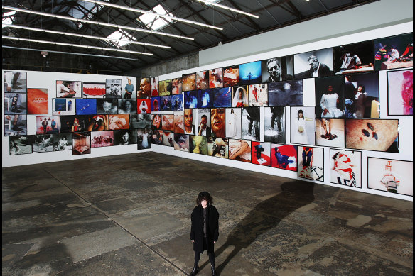 Gallerist Anna Schwartz with artist Mike Parr’s work in 2017.