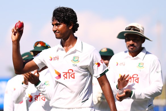 Hasan Mahmud waves the red Kookaburra to the crowd after his stellar bowling effort.