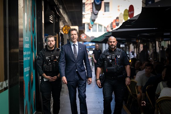 Melbourne Lord Mayor Nick Reece has proposed a crackdown on pedestrians who don’t keep to the left on CBD streets. 