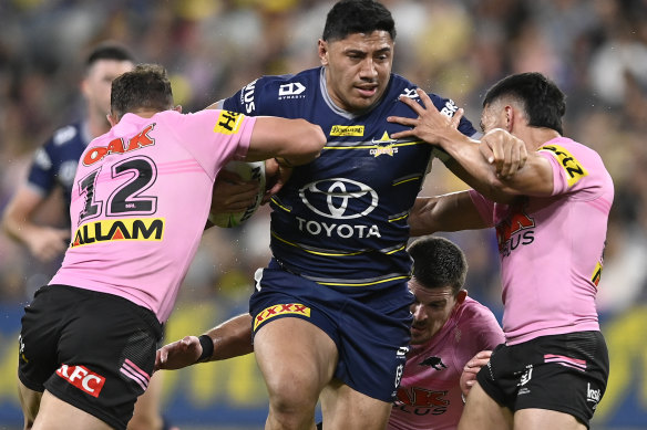 Jason Taumalolo tries to find a gap.