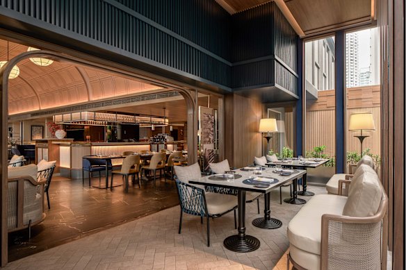 Retro-deco style in the restaurant and bar.
