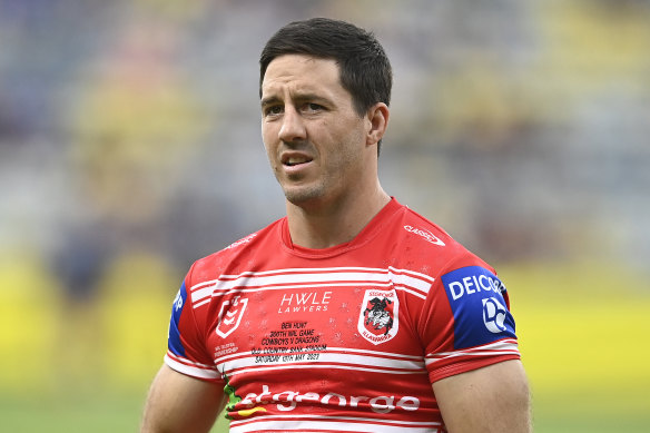 Ben Hunt decided to quit the Dragons after his 300th NRL game, against the Cowboys.