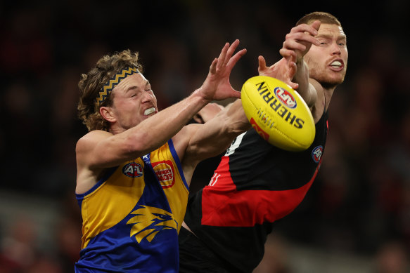 West Coast’s Jayden Hunt and Bomber Peter Wright contest the ball.