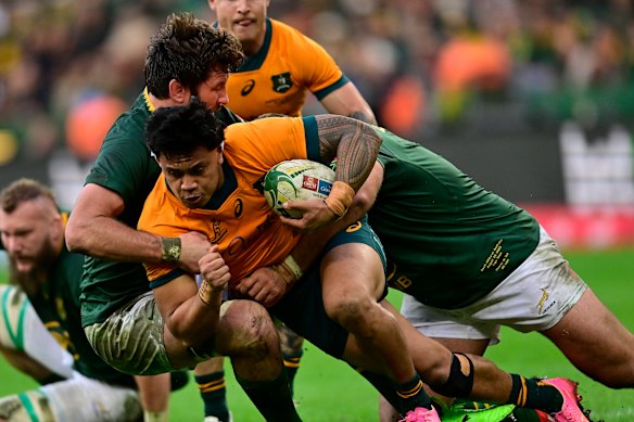 Len Iketau battles through.