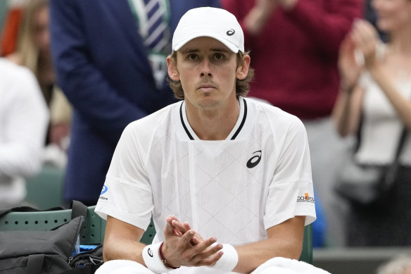 Alex de Minaur hurt himself late in his fourth round match and had to withdraw before the start of his quarter-final against Novak Djokovic.