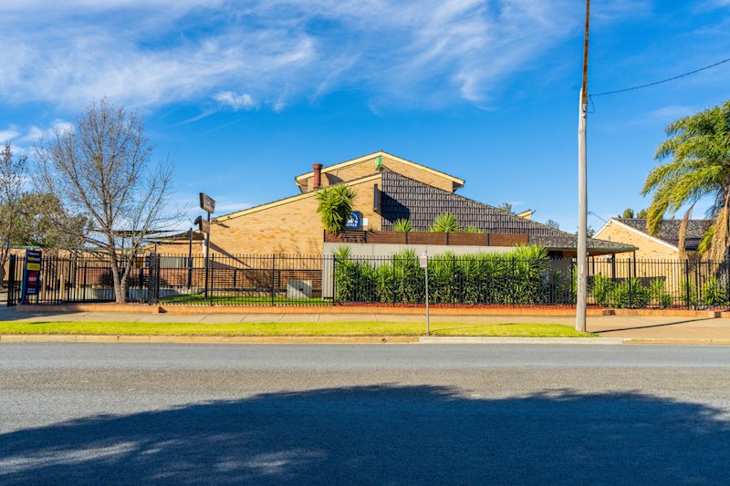 The Laundys have purchased the Ashmont Inn Hotel in Wagga Wagga.