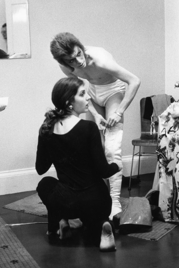 Suzi Ronson backstage with David Bowie during the Spider from Mars tour.