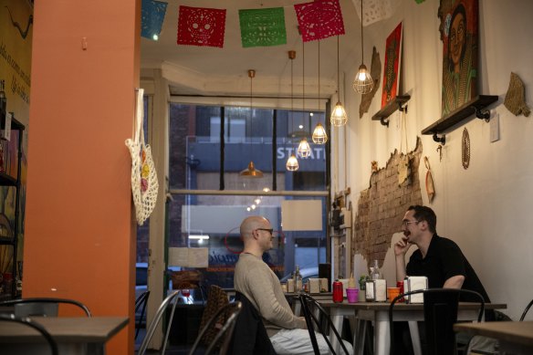Housed in a single shopfront, El Columpio is sparsely decorated with Mexican tchotchkes.