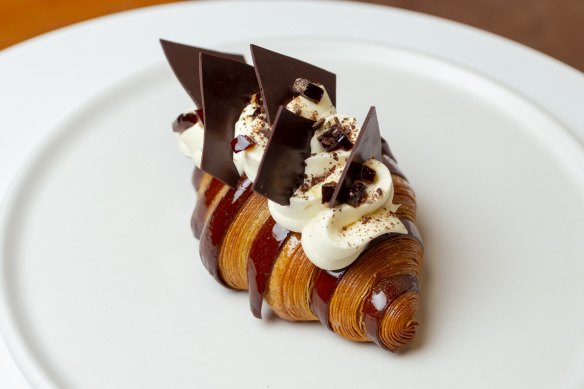 Tiramisu croissant.