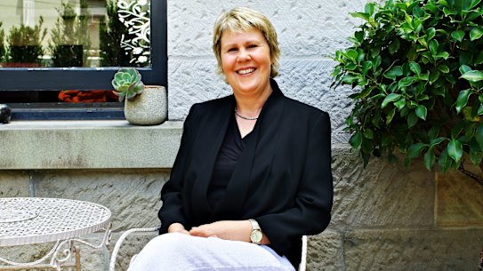 How do you do, fellow kids? Fran Kelly is set to host a new Friday night chat show on the ABC. But would the public broadcaster been better off investing in fresh talent?