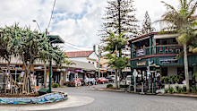 A Canadian tourist suffered a fractured skull after being attacked in a Byron Bay park allegedly by a group of teenagers.