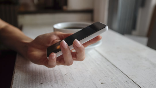 The Albanese government has ordered the communication regulator to look at how an SMS sender ID registry might block scams.