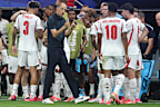  Tuchel speaks to the team during a hydration break.