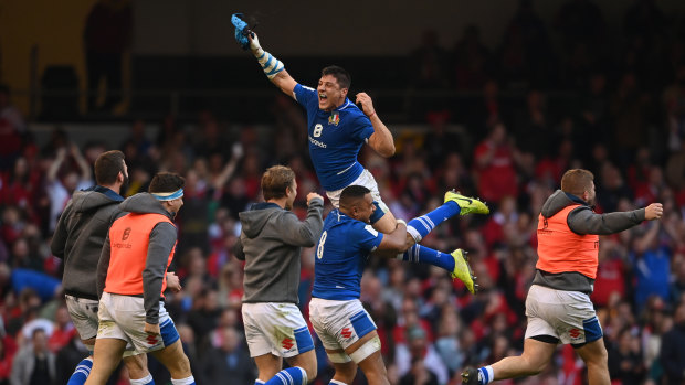 France secure Grand Slam, Italy end 36-game losing streak in Wales