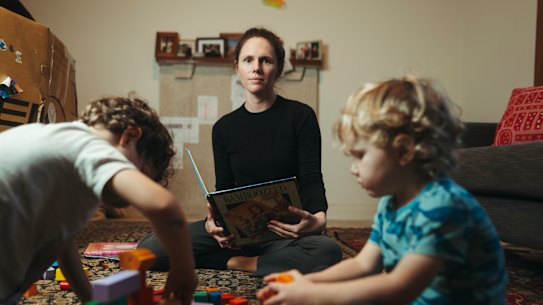 Rosa Brown was concerned when her local public school switched from traditional books to an e-library for kindergarten students under their home reading program.