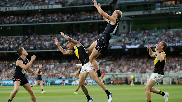 Carlton’s Tom De Koning takes a screamer against Richmond.