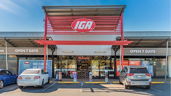 IGA owner Metcash will build a new high-tech distribution centre in Victoria, as grocery, liquor and hardware sales continue to rise. 