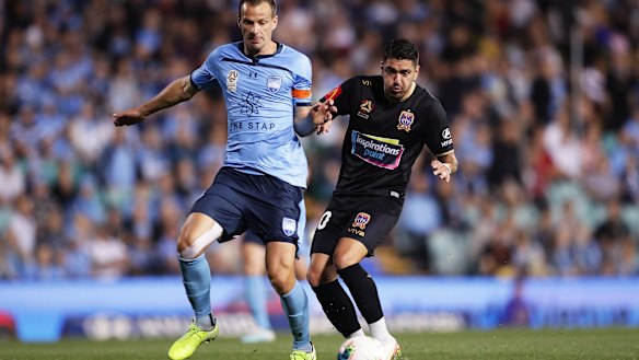 Sydney FC'S Alex Wilkinson, left, has no doubt the Sky Blues can handle whatever the Victory dish up in Sunday's Big Blue.