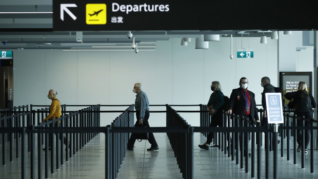 Passengers checking in at a near-empty Melbourne Airport in November. The travel industry says it can’t recovery from COVID-19 without certainty on state borders. 