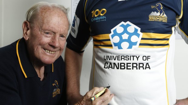 Canberra rugby union legend Keith Hawke, who died aged 86.