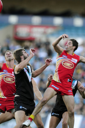 Michael Rischitelli and Justin Westhoff contest the ball.