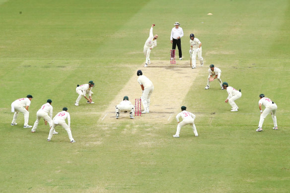 Nathan Lyon bowling to Stuart Broad during the Fourth Test in Sydney, January 2022. 